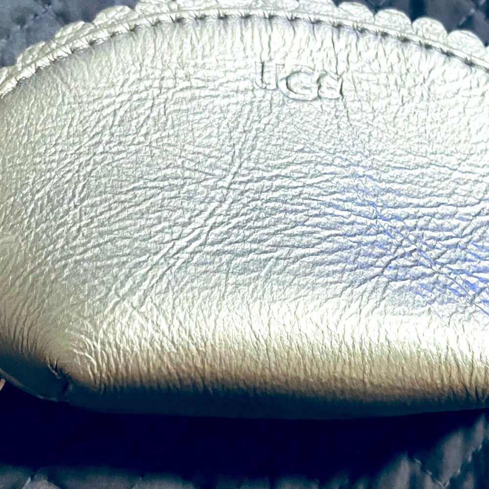 Ugg coin purse never used